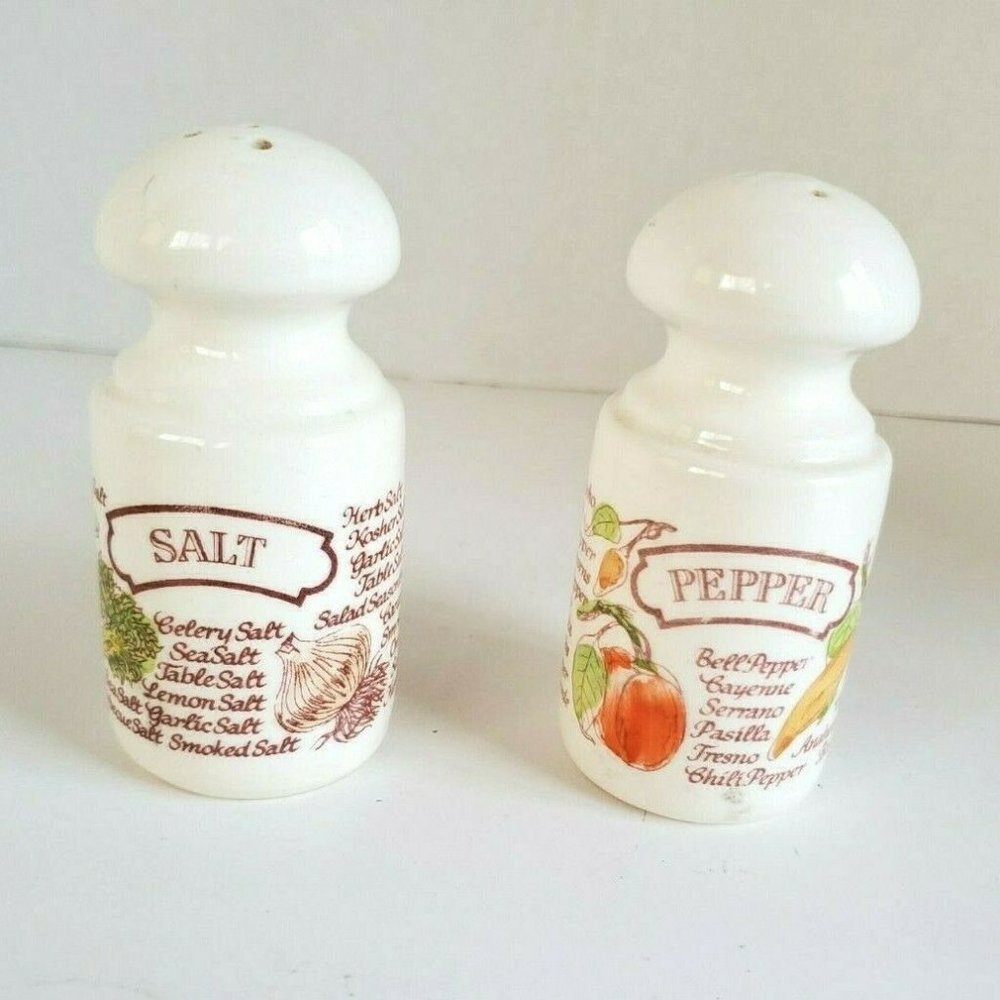 Vintage 1980 Avon Ceramic Harvest Country Kitchen Salt & Pepper Shakers 4" Tall